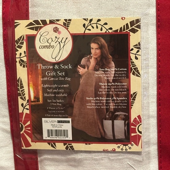 Red and White Throw & Sock Gift Set with Tote - Picture 5 of 8
